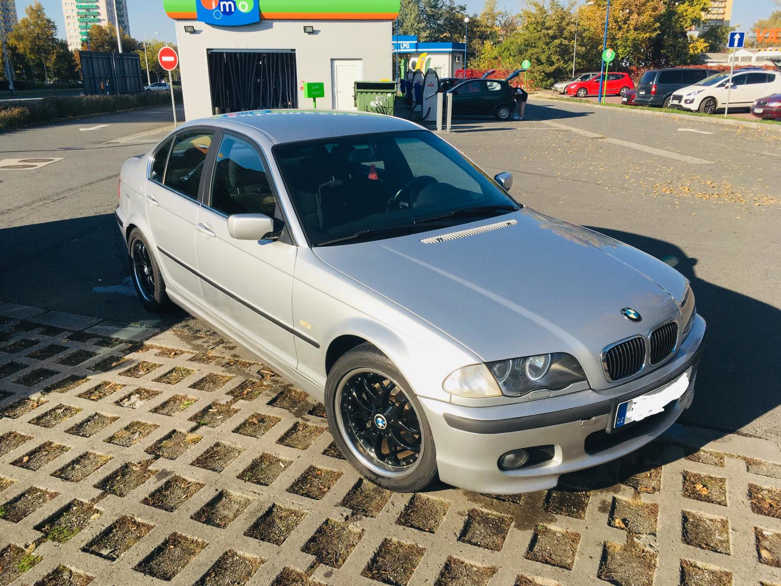 1999 BMW 3 E46 323i 2.5 benzín 125 kW 245 Nm